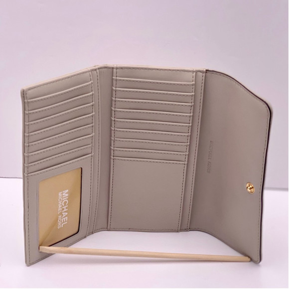 Michael Kors Large Trifold Wallet Light Sand - Picture 5 of 12